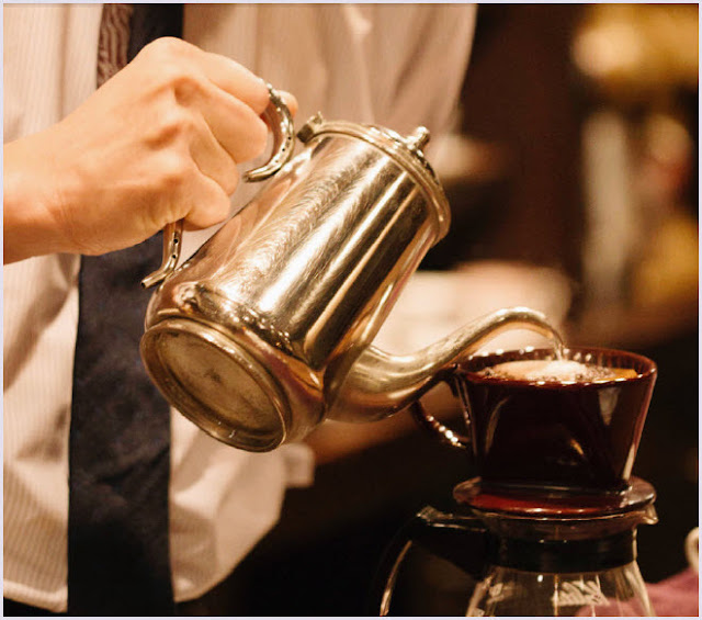 S T R A V A G A N Z A A BRIEF HISTORY OF COFFEE DRINKING IN JAPAN