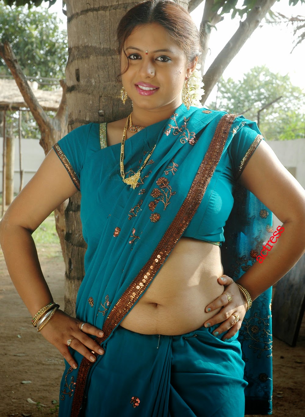 Sunakshi Hot South Indian Actress Hd Navel Show In Saree Movieezreel Blogspot