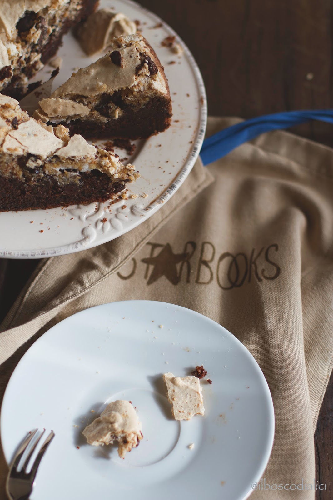 torta al cioccolato e nocciole con meringa - chocolate and hazelnut meringue cake 