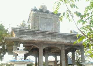 Makam Syekh Burhanuddin/Imam Senggolo