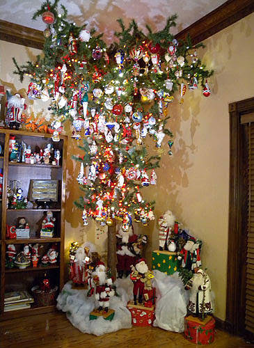 How to Recycle: Cool Upside-Down Christmas Trees