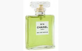 PASSERELLE MODE: ﻿N°19 Poudré,Chanel apresenta seu novo perfume