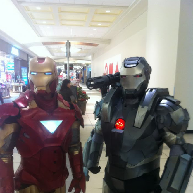 Photo : ショッピングセンターを警備中 ? ! のアイアンマンとウォーマシン