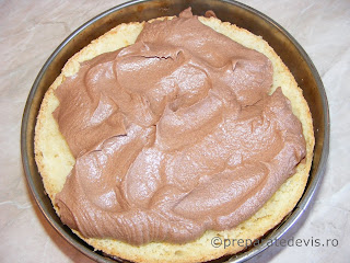 Montare tort cu crema de ciocolata retete culinare,