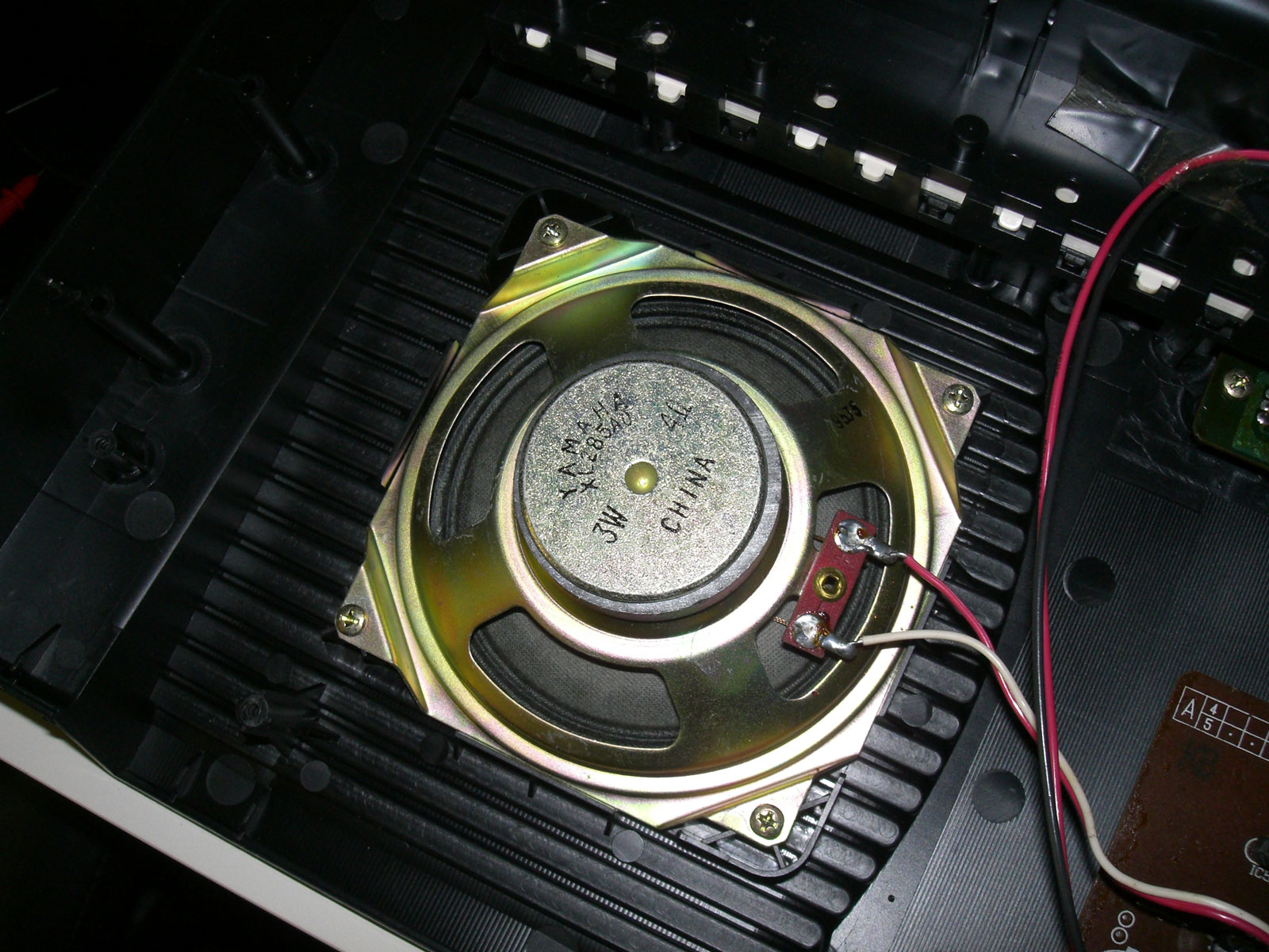 Yet Another View - by wwenze: Repairing a Yamaha keyboard
