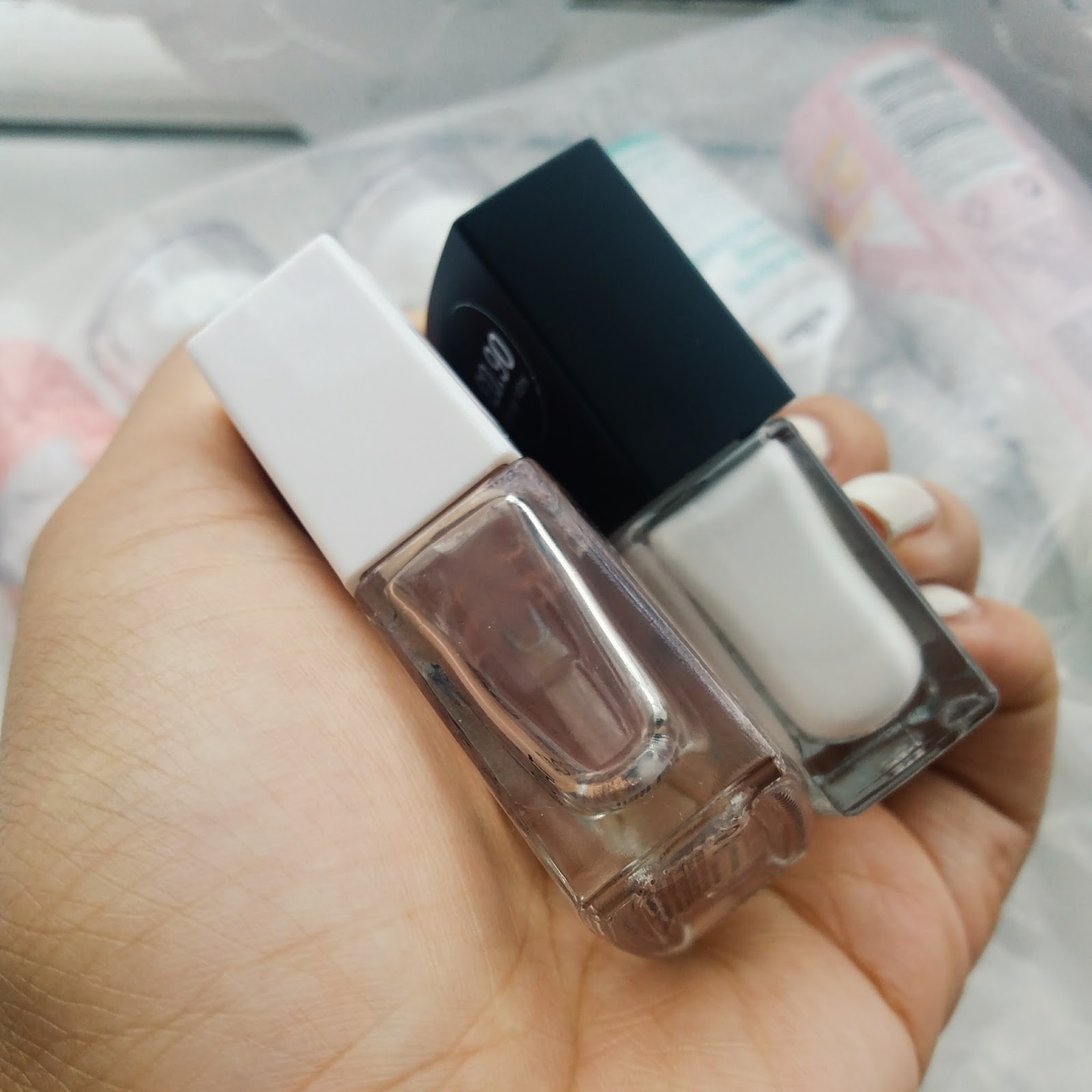 What's In My Hand Luggage Beuty And Health Women