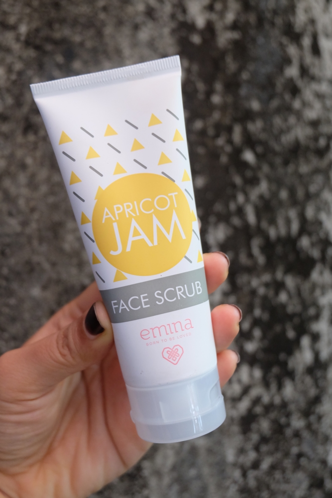 Review Emina Apricot Jam Face Scrub Wulan Kenanga
