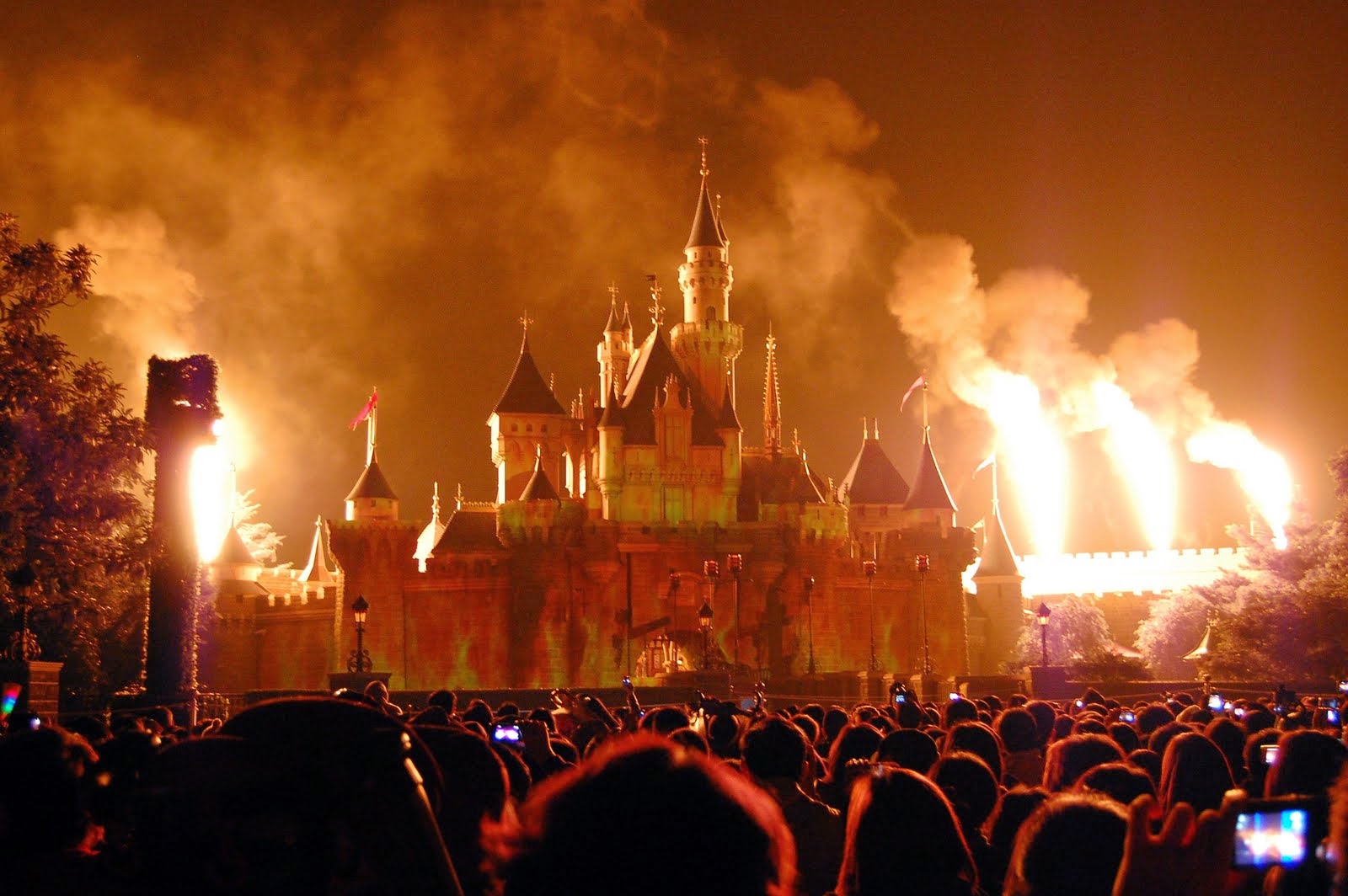 Thewrapupmagazine Disneyland Catches Fire In Florida