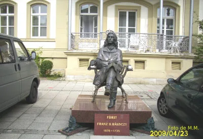 Frantz II, statuie