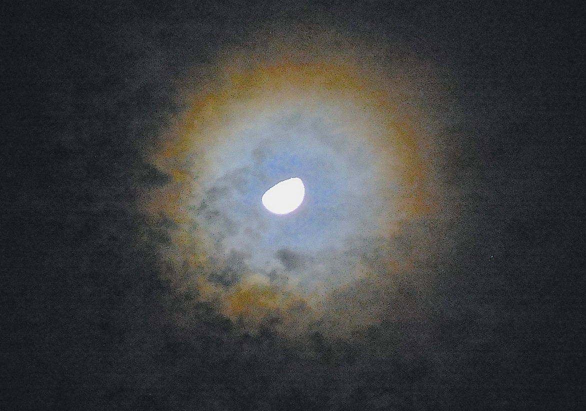 LA GOMERA ISLAND (Canary Islands) Lunar halo sign of coming storm