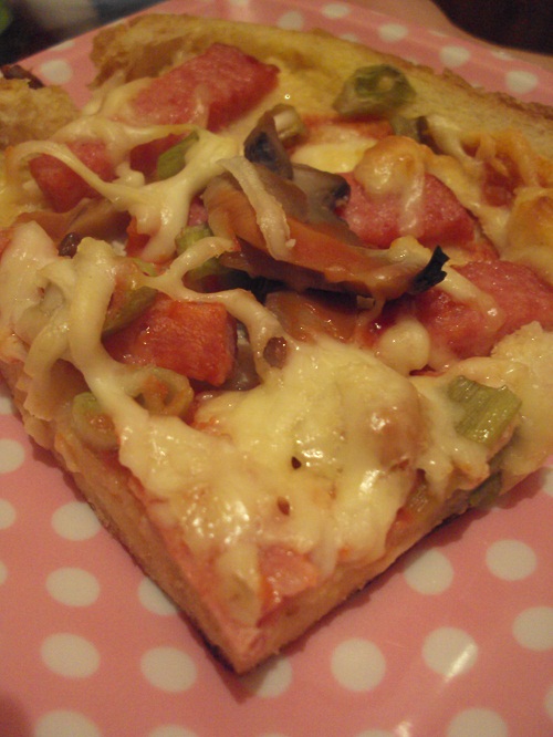 Pizza cu blat din paine