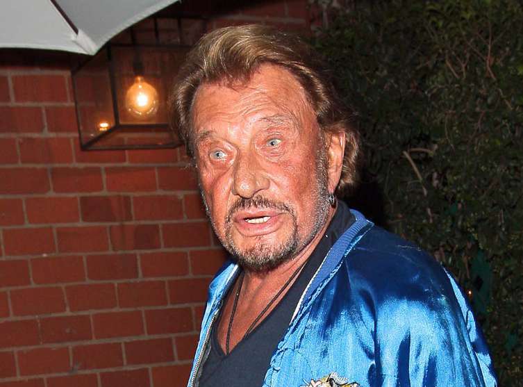 Prank Il Cree Un Blog Ca Tourne Mal Explication Johnny Hallyday Retrouve Vivant Dans Son Lit