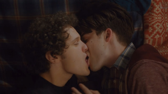 Alex Strangelove, 3