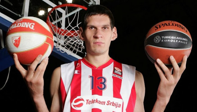 Ένας «ερυθρόλευκος» αποθεώνει τους Σέρβους του Εξάστερου!