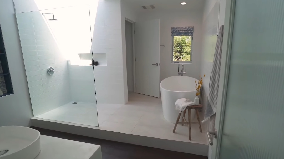 41 Interior Design Photos vs. 720 Indiana Ave, Venice, CA Luxury Home Tour