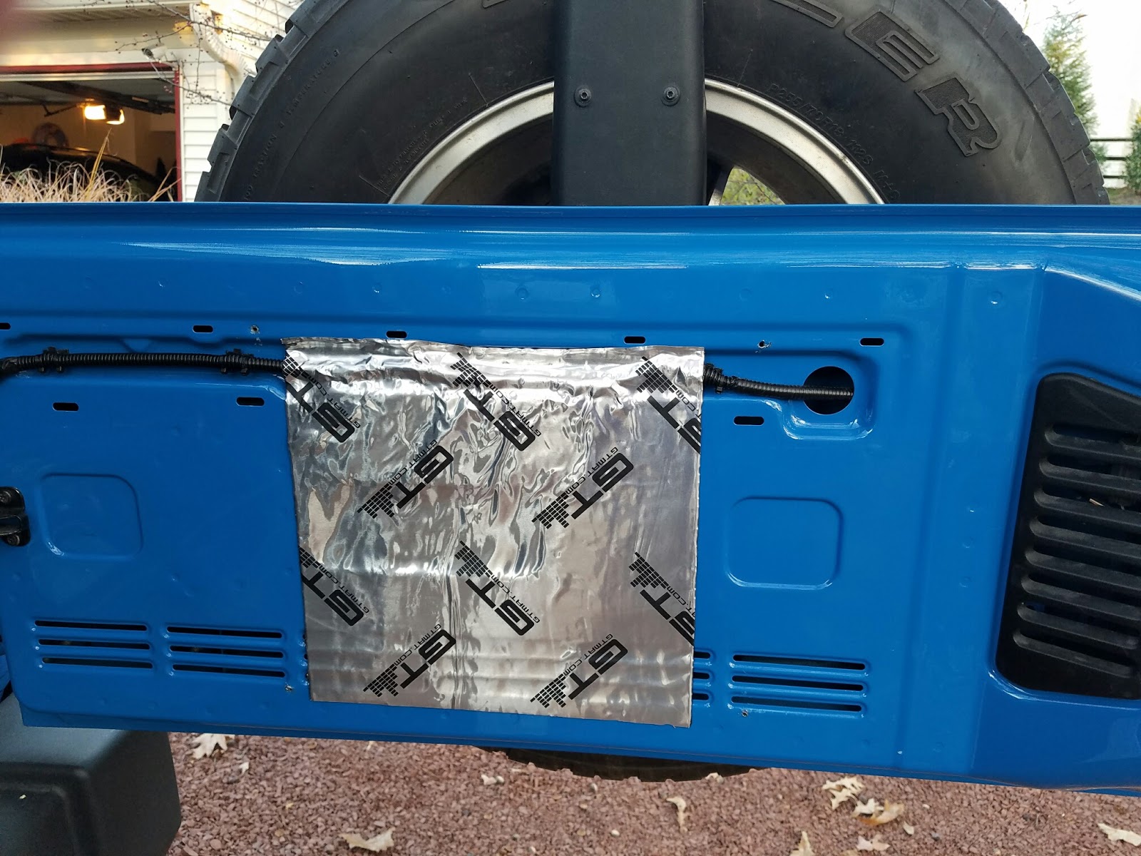 Randomly Learned: Inexpensive Compact Subwoofer and Amp for 2 Door Jeep