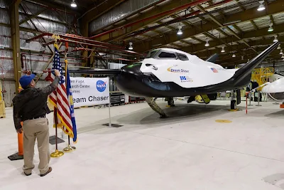 gambar Prototaip kapal angkasa Space Systems Dream Chaser buatan Sierra Nevada Corporation di NASA Dryden Flight Research Center di Edwards, California.