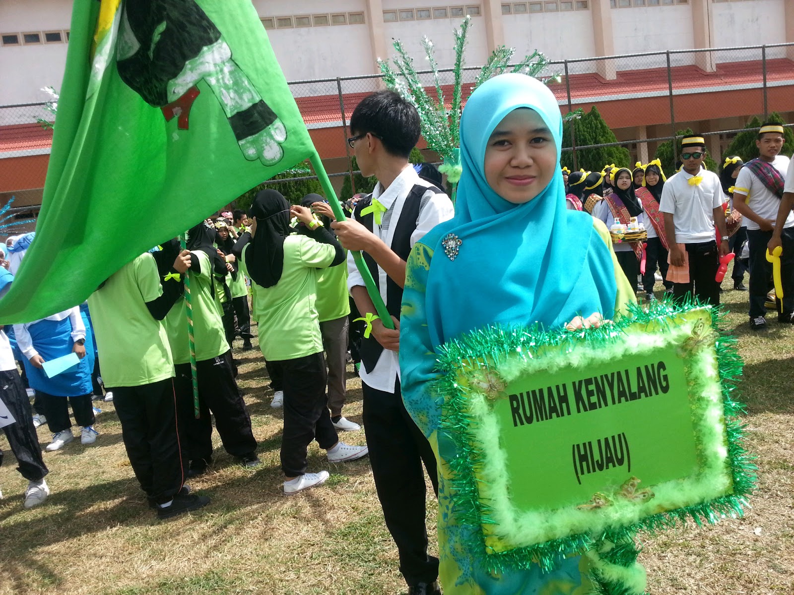 BLOG SMK SG BESAR 45300 SG BESAR : Hari Sukan - Perbarisan Penuh Warna