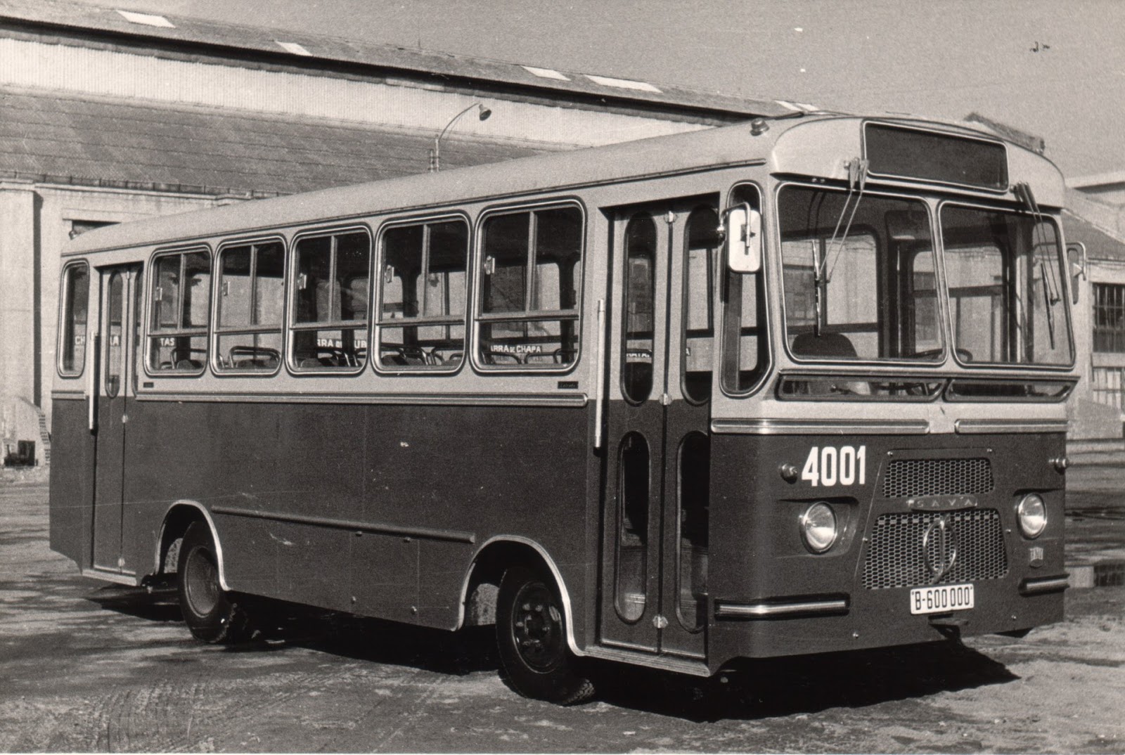 El Tranvía 48: 50 años de microbuses municipales en Barcelona: de los ...