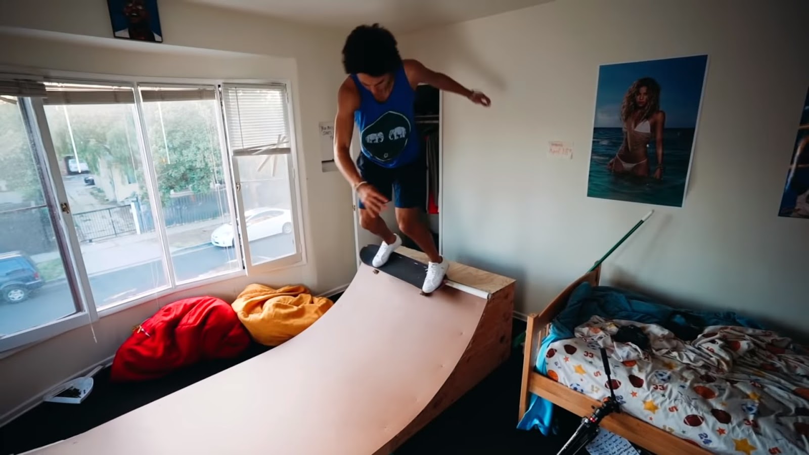 SKATE-HOME: Building a mini ramp in a tiny apartment