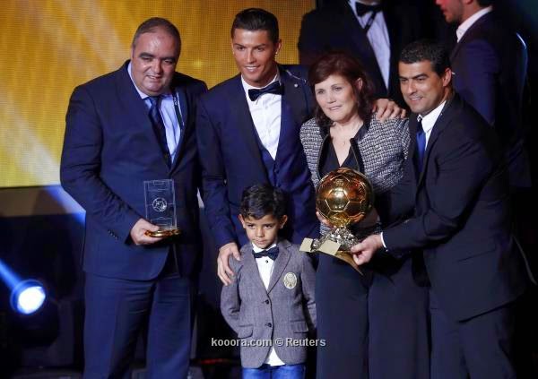 كريستيانو رونالدو أفضل لاعب في العالم 2014 وينال الكرة الذهبية للمرة الثالثة