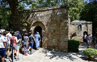 Entrada a la que dicen es "La casa de la Virgen María". Éfeso - Turquía. Viajes_Fotografia_Turquia