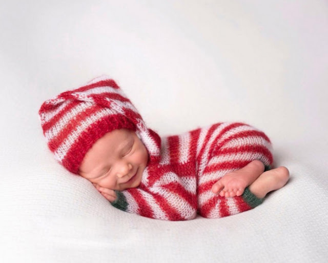 Baru Saja Lahir, Begini Cara Bayi Mungil Merayakan Natal Pertama Mereka Baru Saja Lahir, Begini Cara Bayi Mungil Merayakan Natal Pertama Mereka