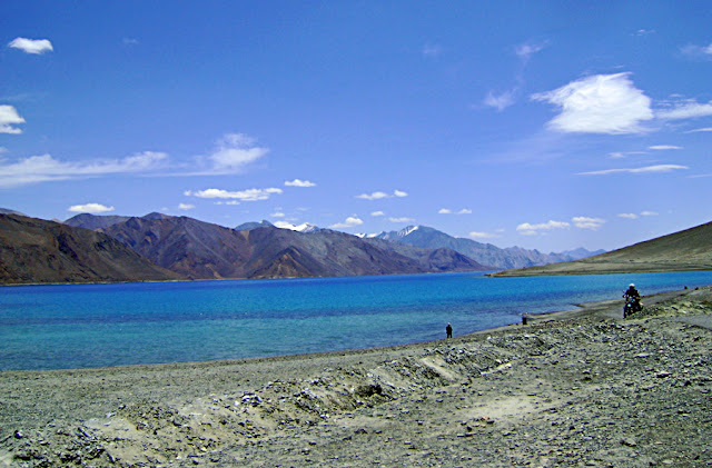 ladakh lake and its banks