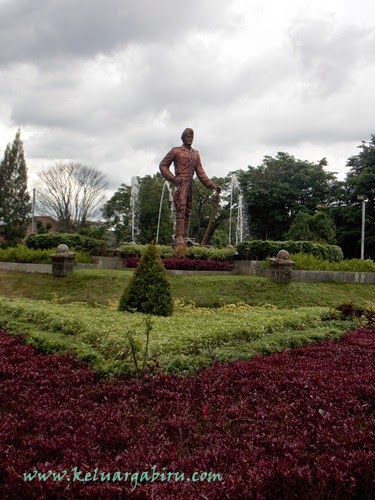 Patung Hamid Roesdi di Taman Simpang Balapan