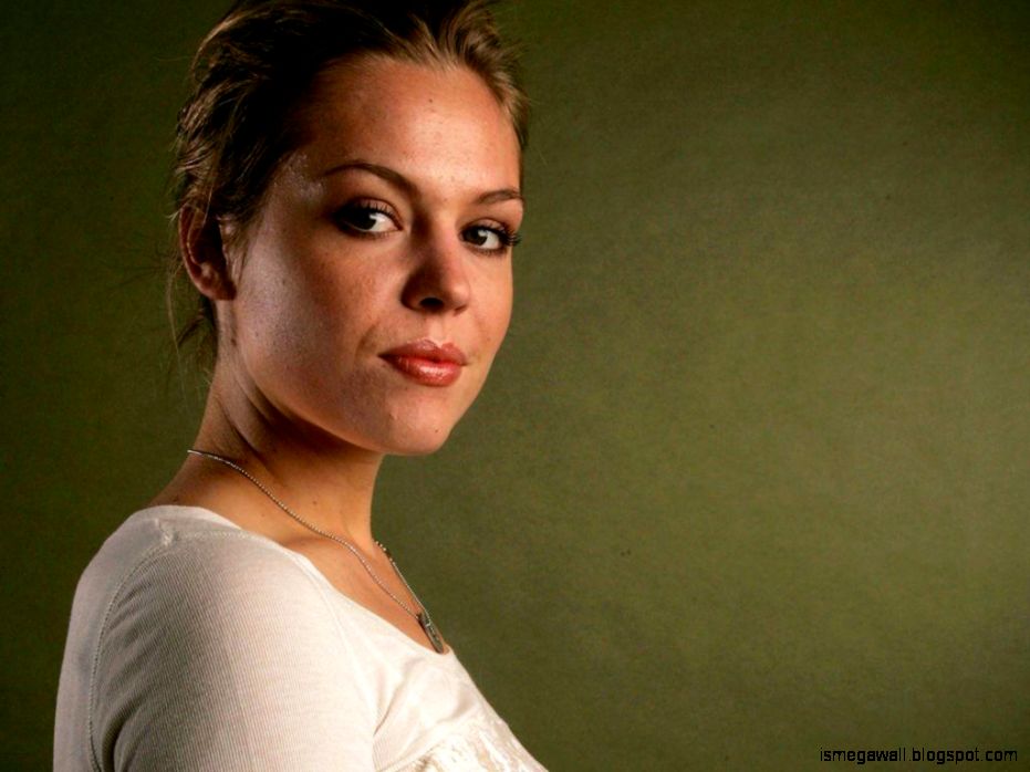 Agnes Bruckner Y | Mega Wallpapers