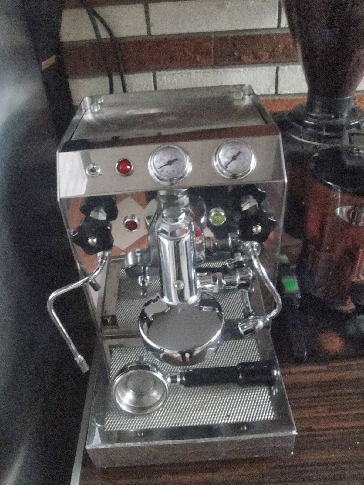 Caffé Maschinen aus allen Zeiten Vintage und Neuzeit Bazzar A3