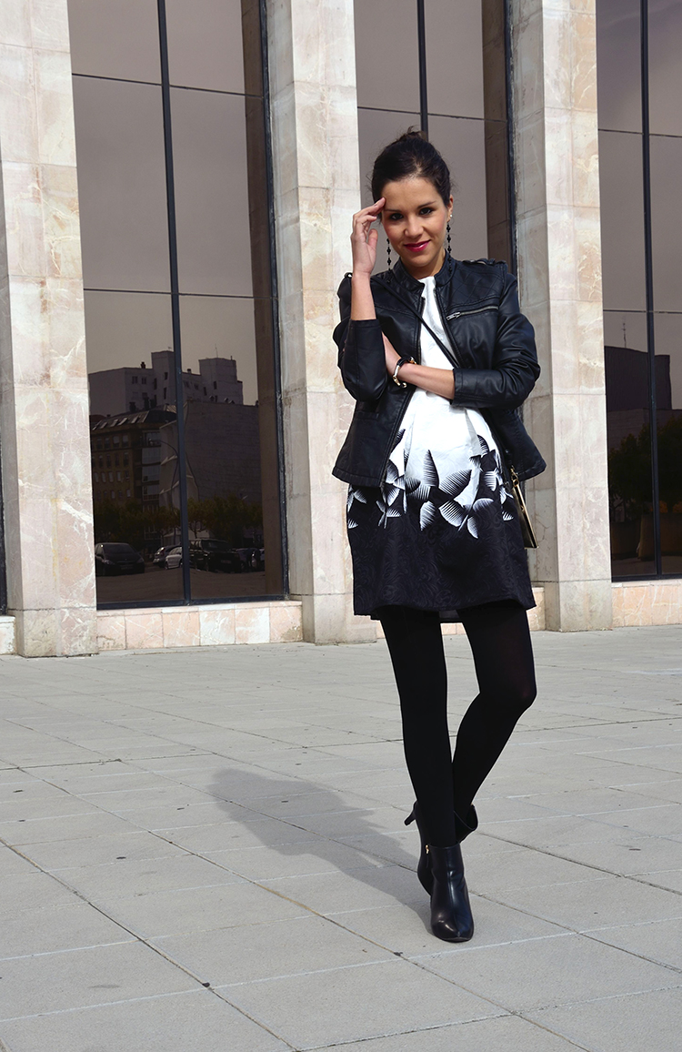 black-white-dress-biker.booties-blogger-look-outfit-trends-gallery