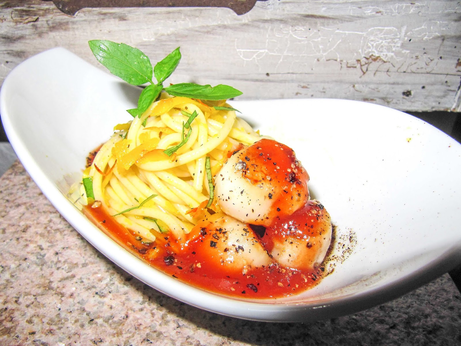 stuttgartcooking: Jakobsmuscheln an Tomaten-Pfeffer-Sauce und Spaghetti ...