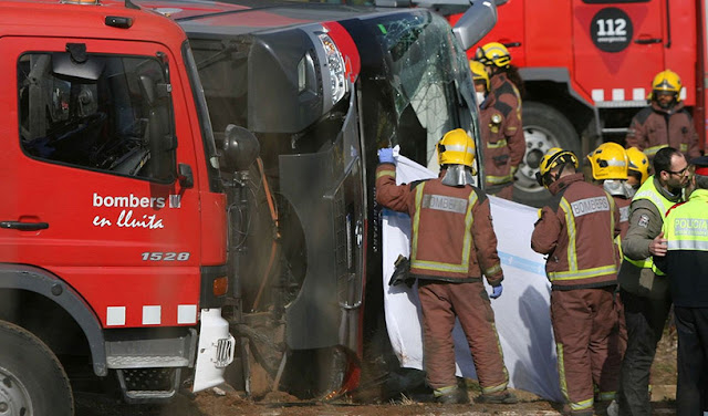 13 universitarias muertas accidente autobús Tarragona  De las Fallas de Valencia a la tragedia en Tarragona