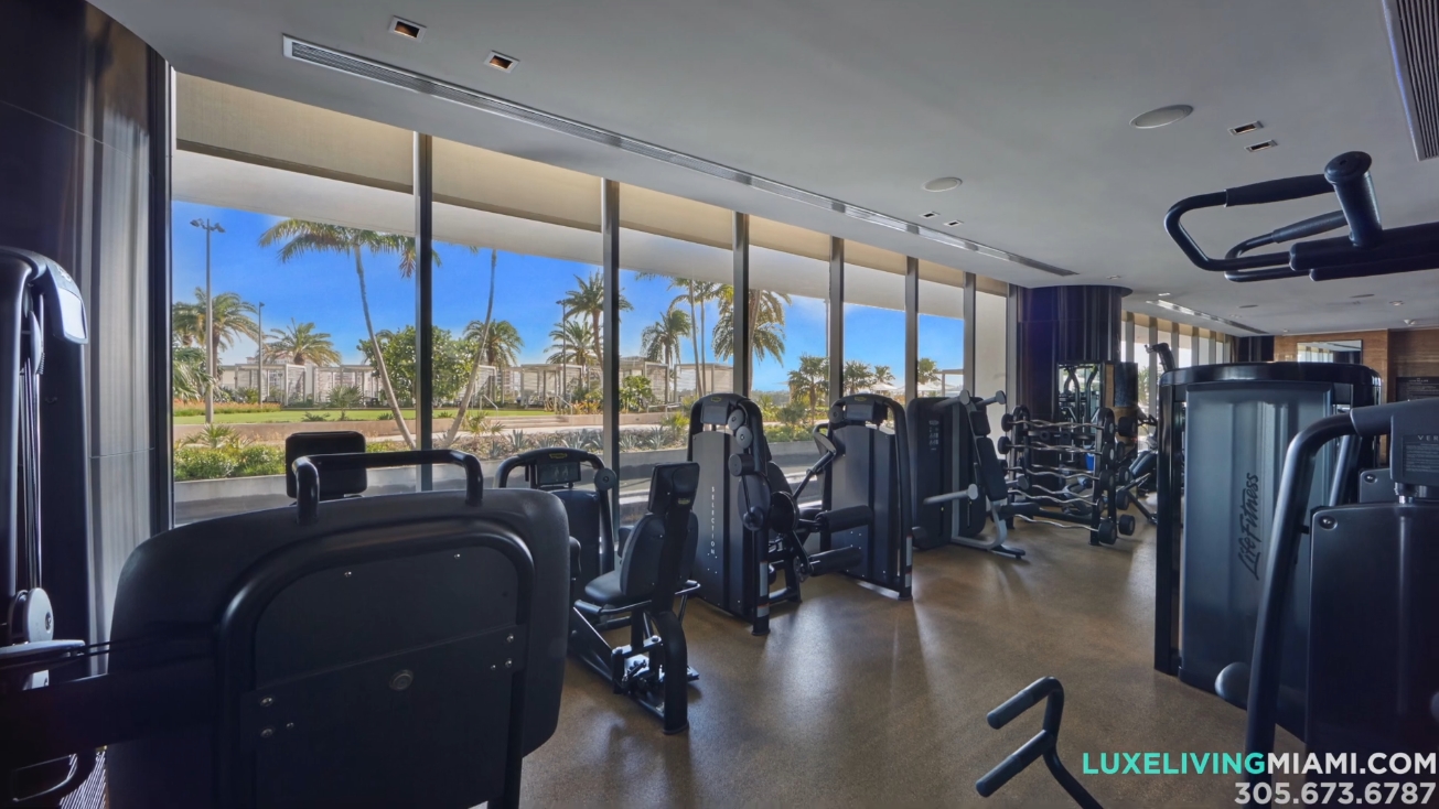 28 Photos vs. APOGEE 701 South of 5th Street Miami - Luxury Condo & Interior Design Tour