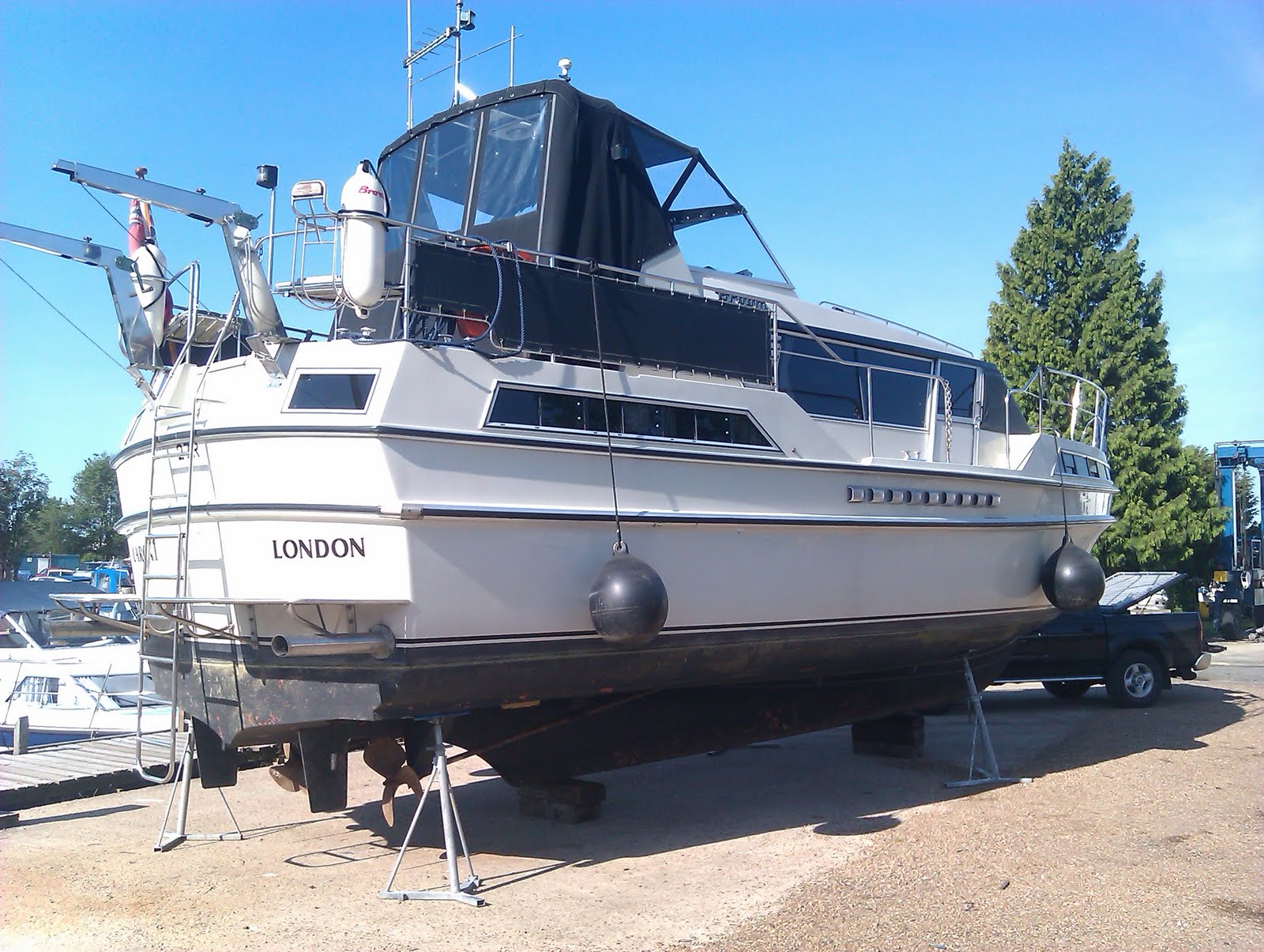 UK Marine Surveyor based in Preveza Greece. Broom Crown 37