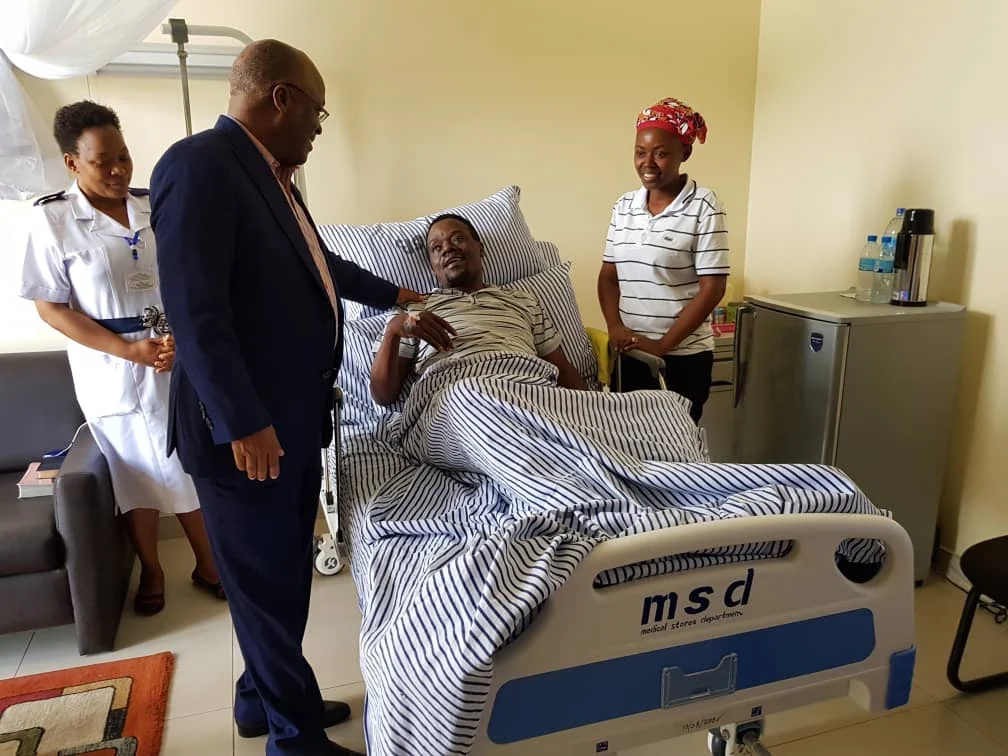 Rais Magufuli Amjulia Hali  Profesa Norman Sigala Ambaye Amelazwa Katika Hospitali Ya Muhimbili Dar