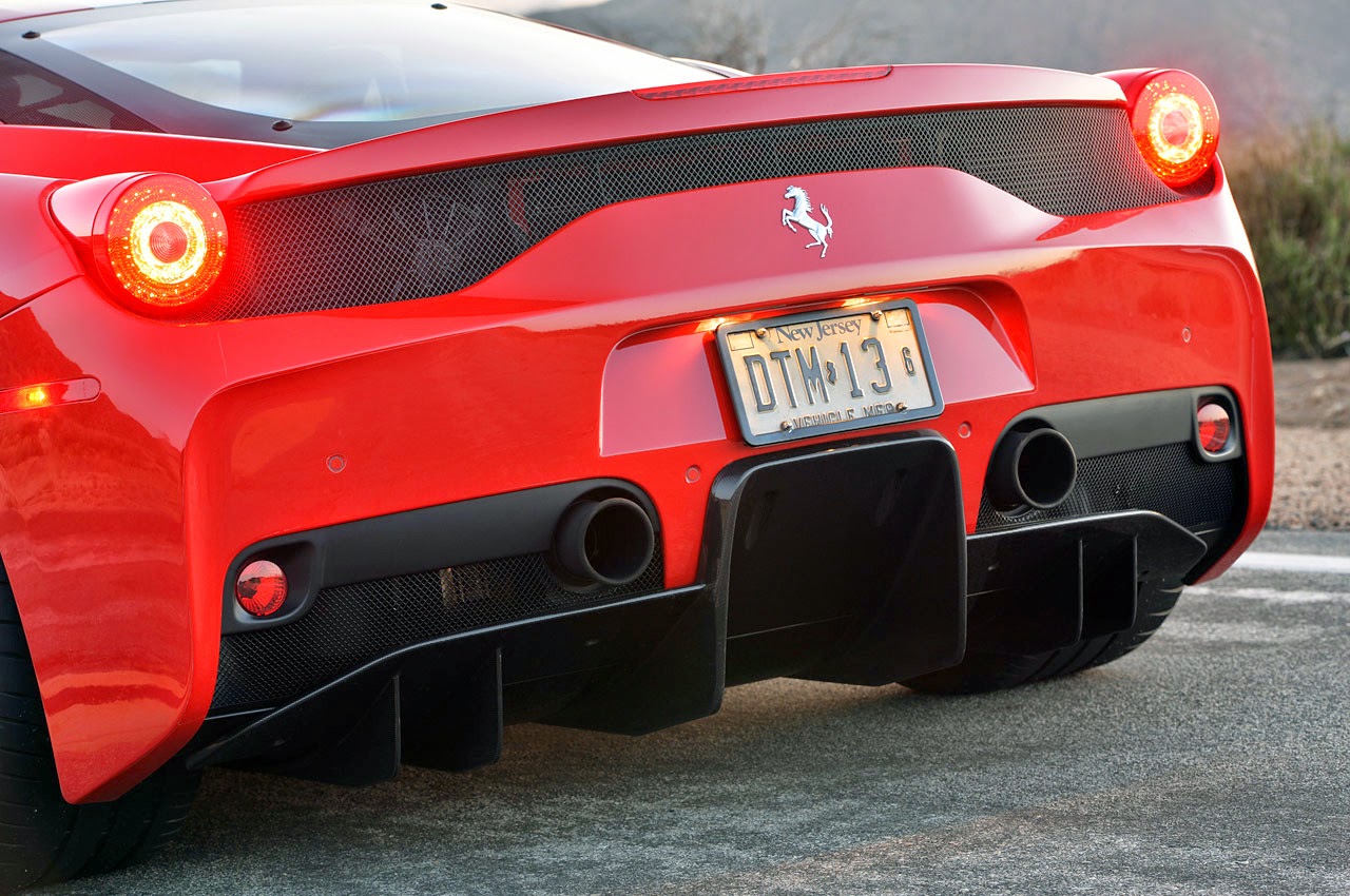 Феррари 458 Italia сзади