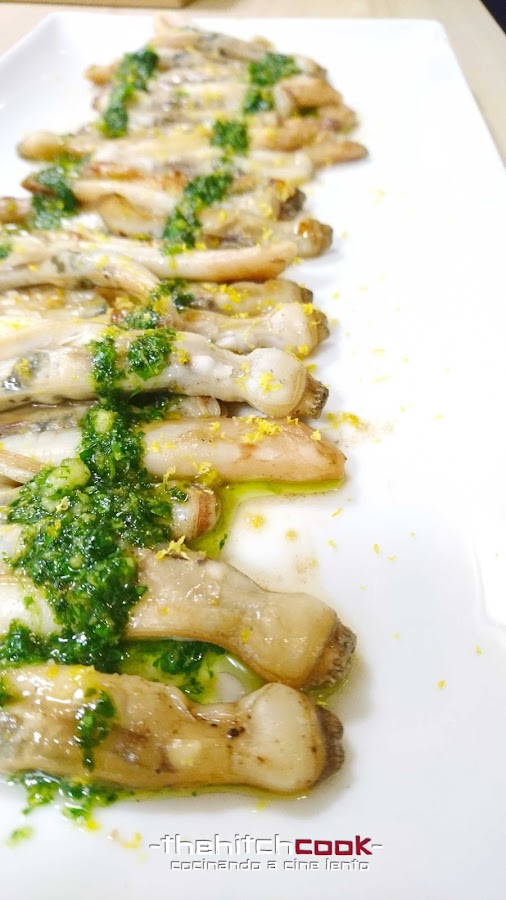 Navajas a la plancha con ajo y perejil