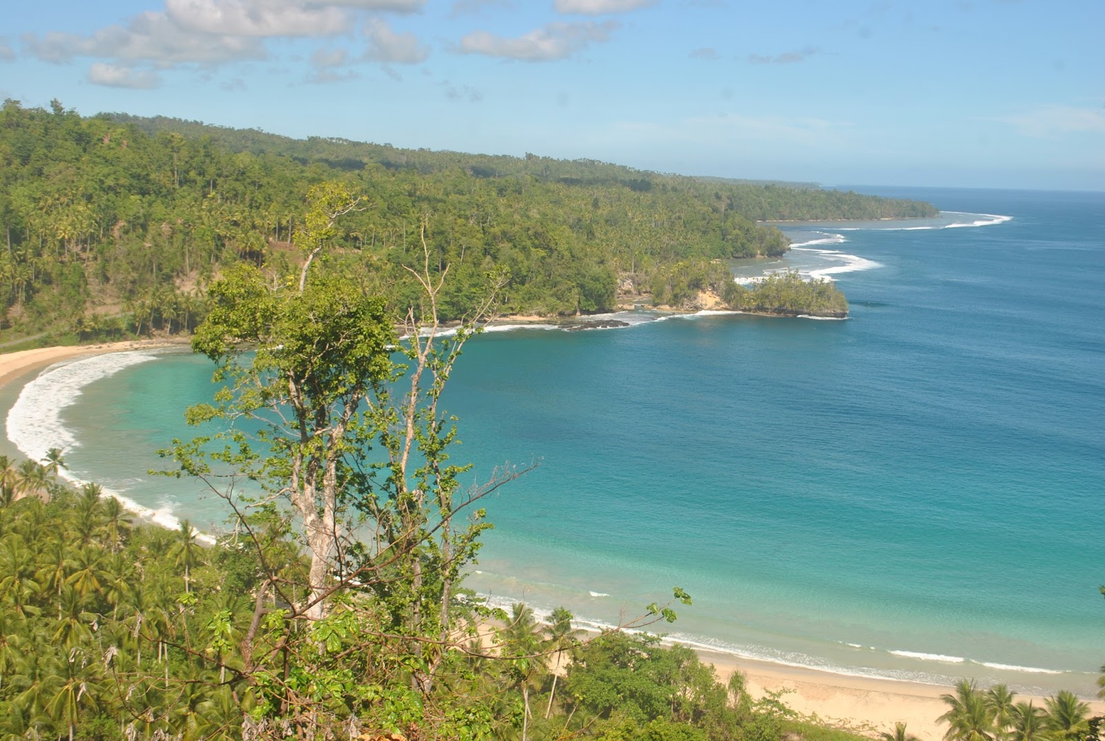 TANJUNG GORANGO: WISATA PANTAI TANJUNG GORANGO MOROTAI