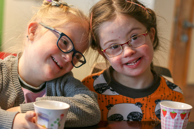 Jolina und Sontje, Freundinnen mit Down Syndrom