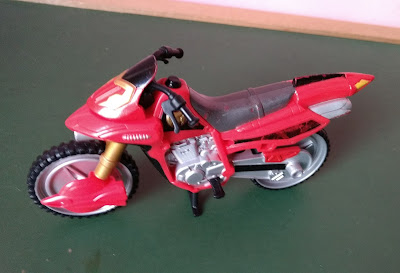Brinquedo de plástico, moto vermelha dos Power rangers - Bandai 2005  - 18,5cm de comprimento   R$ 15,00