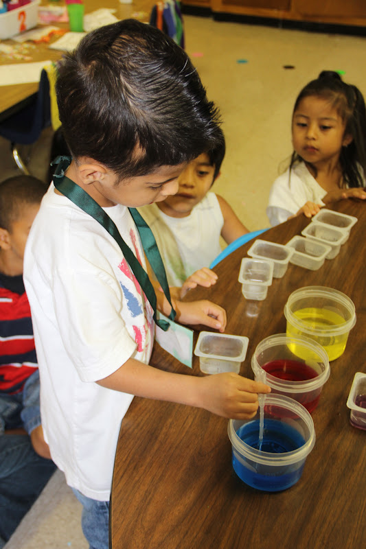 Mrs. Henderson's Kindergarten: Rainbow Day = Kindergarten Science!