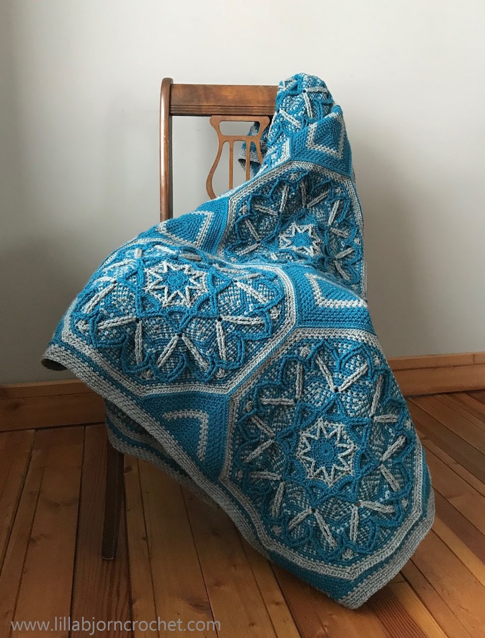 First Snow overlay crochet blanket - pattern on www.lillabjorncrochet.com