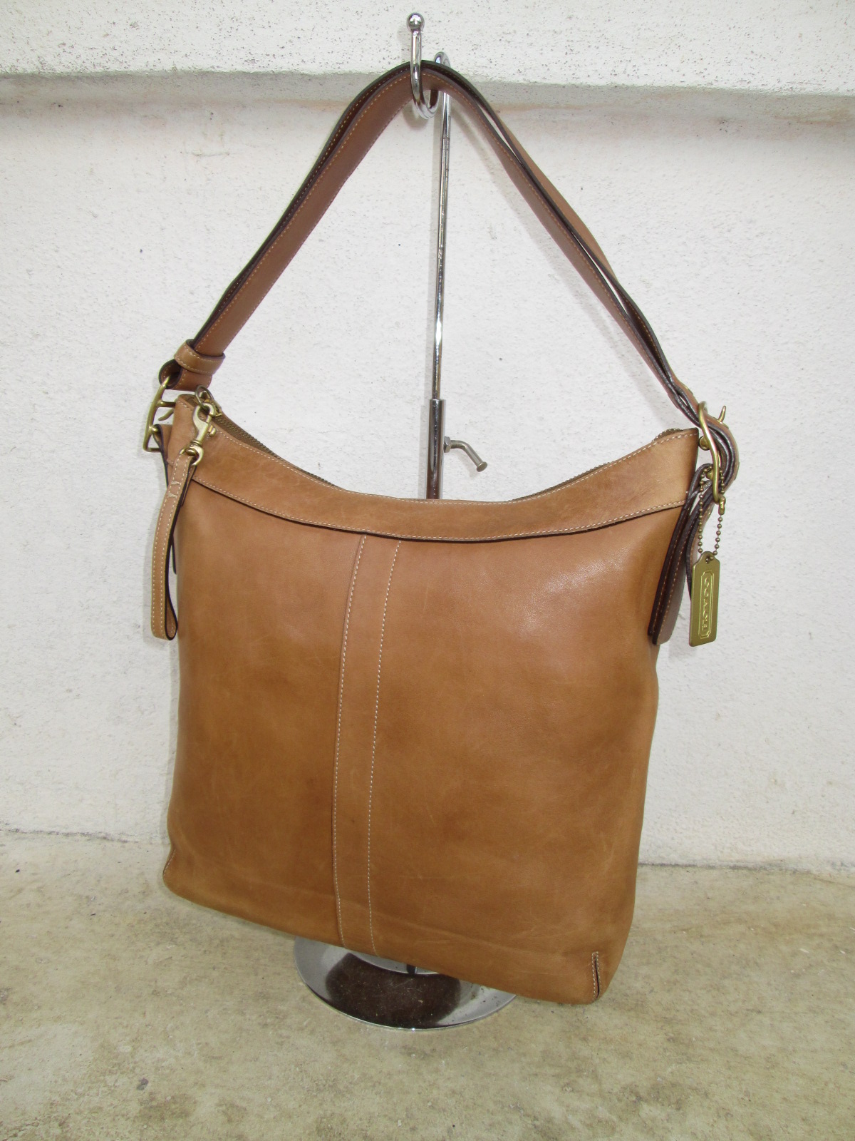 d0rayakEEbaG: Authentic Coach Brown Leather Shoulder/Sling Bag(SOLD)