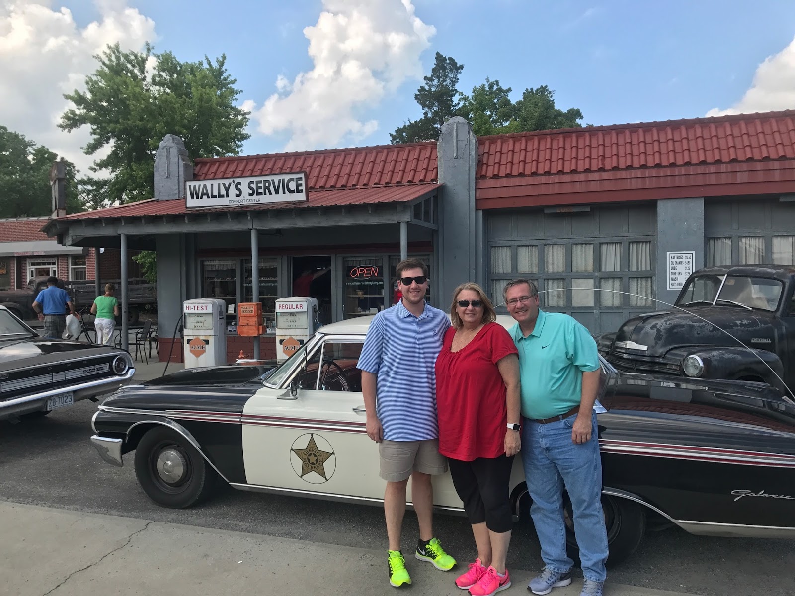 BOOM27 Mt Airy, North Carolina Roadside America