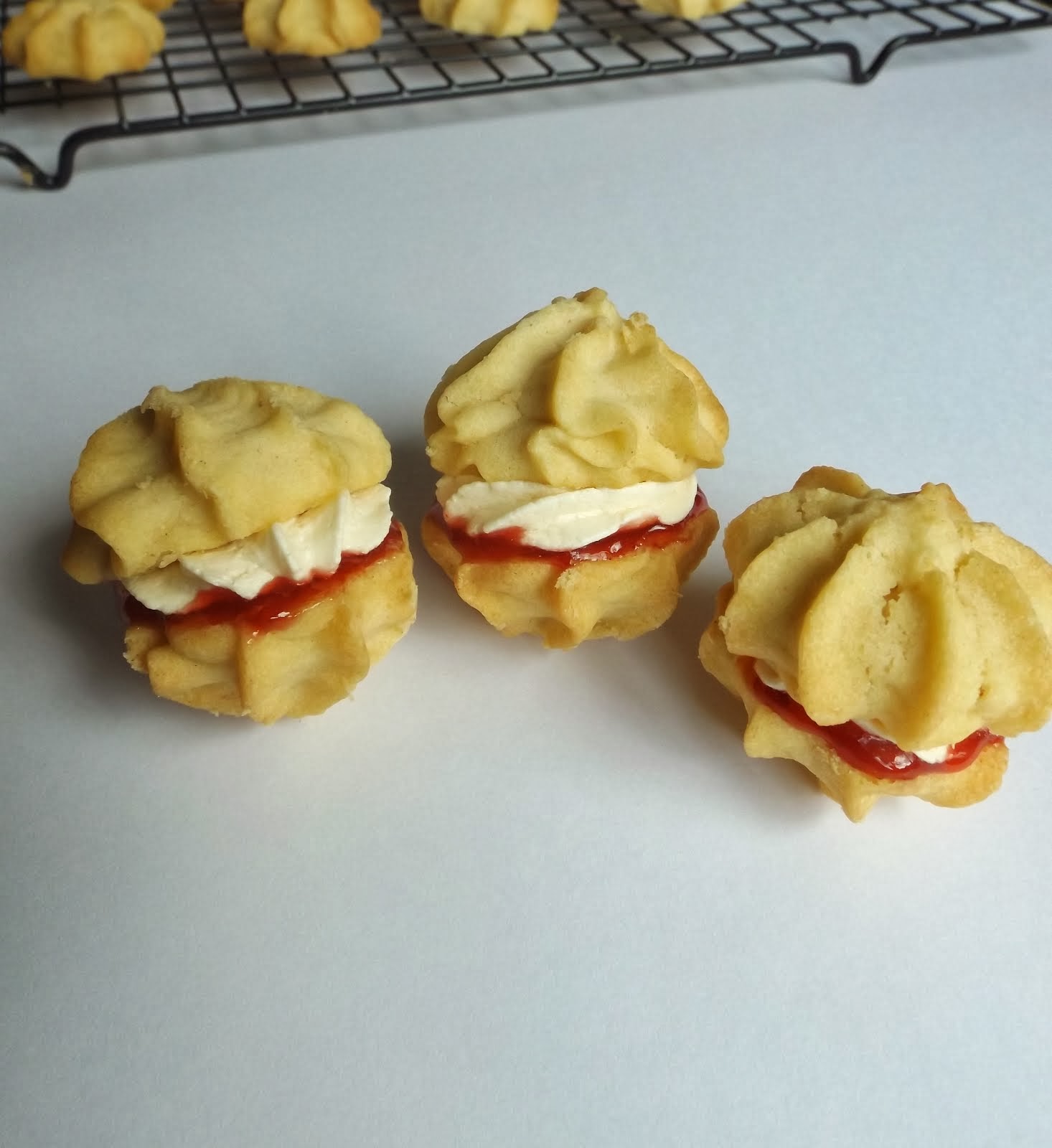 Strawberry and Vanilla Viennese Whirls