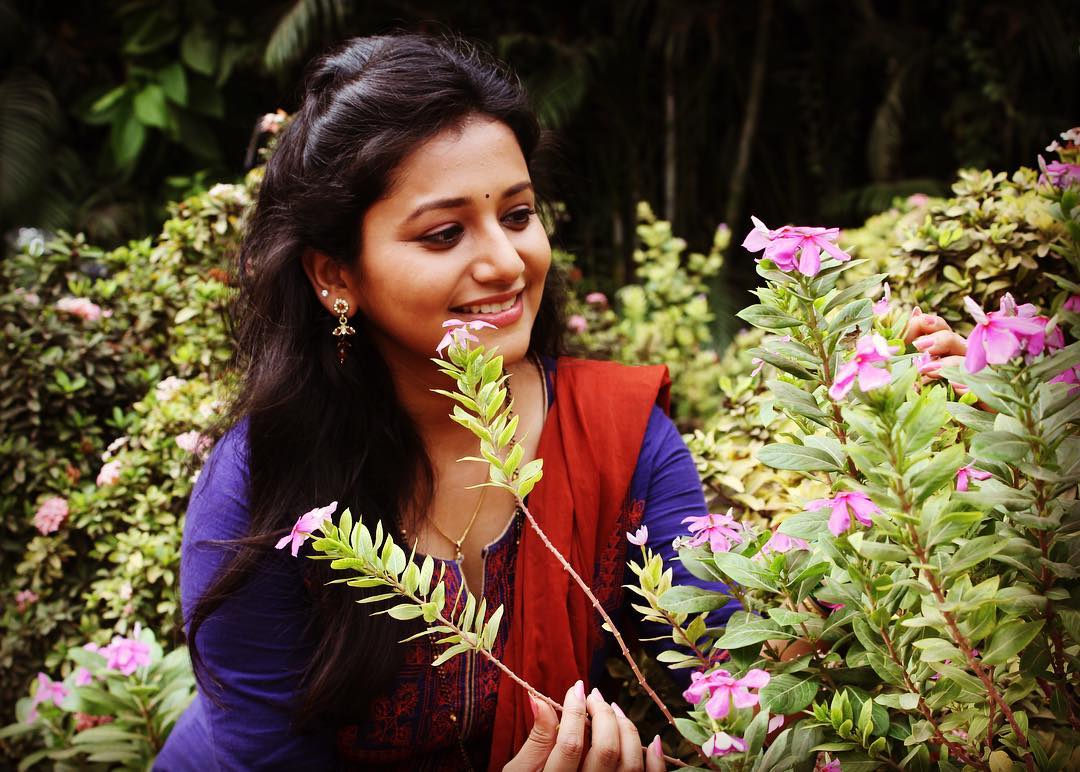 Jui Gadkari Height Weight Age Family Boyfriend Career