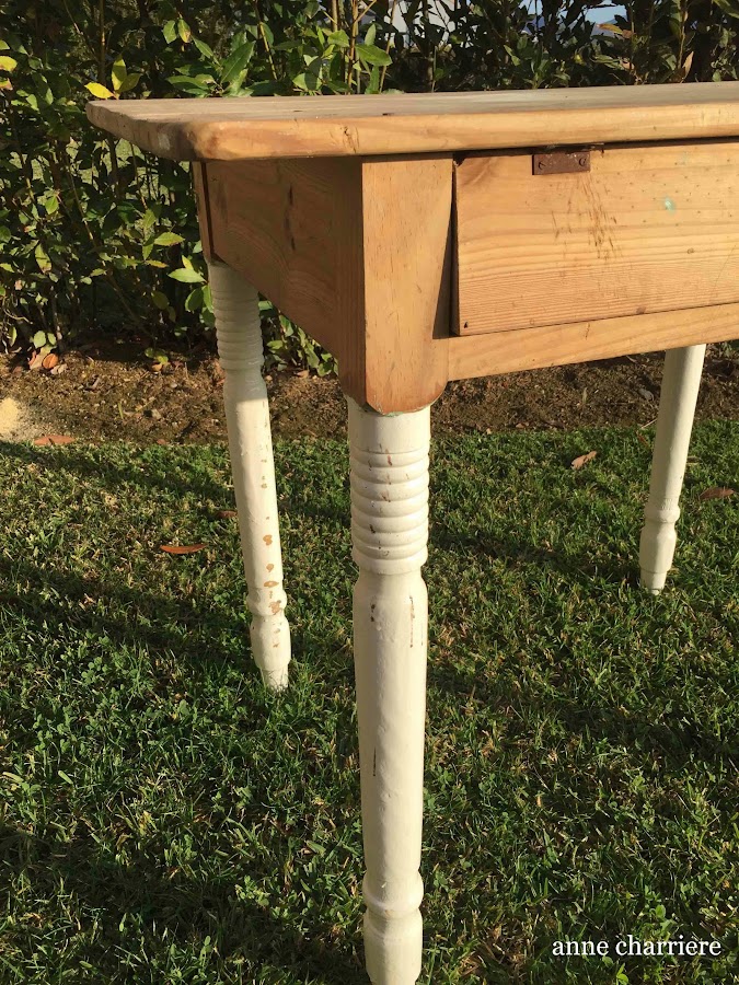 www.annecharriere.com, mesa tocinera, pintura de leche, nogalina, homestead house milk paint,