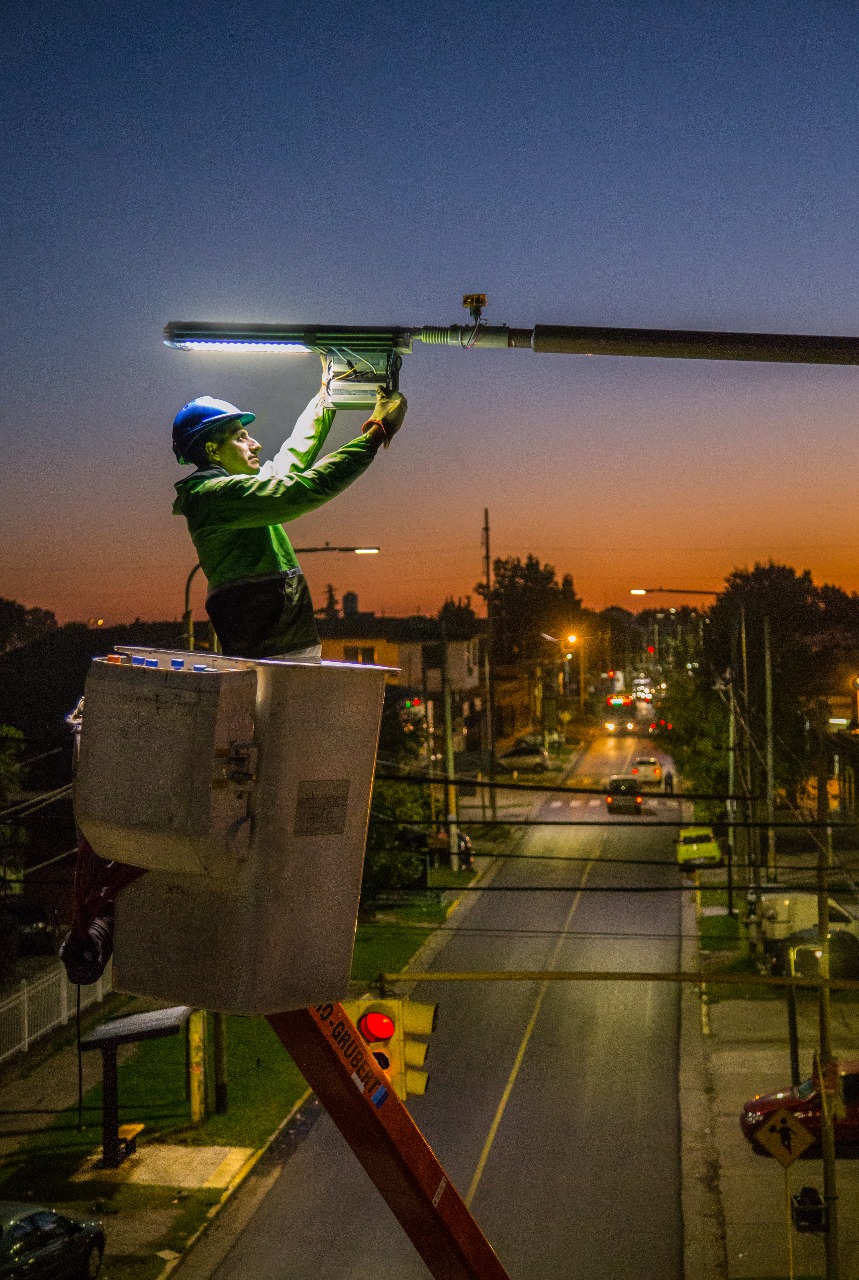 Mejoras en el alumbrado público se instalaron 1200 luminarias La